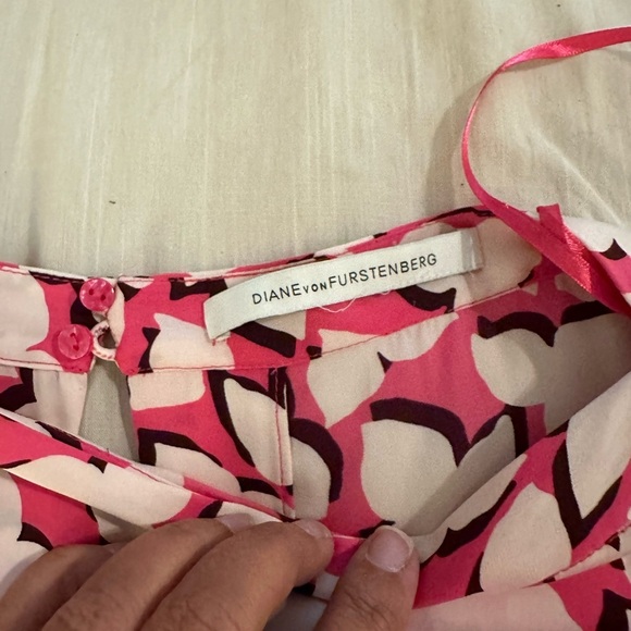 Diane von Furstenberg DVF Soleil Short Romper
Pink Floral Shadows (19) - Picture 10 of 11